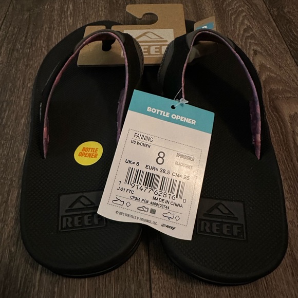 Reef Black and Grey flip flops. Size 8. - Picture 2 of 6